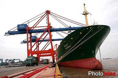 上海萬(wàn)噸海船擱淺福建泉州灣，貿(mào)易運(yùn)輸面臨嚴(yán)峻挑戰(zhàn)